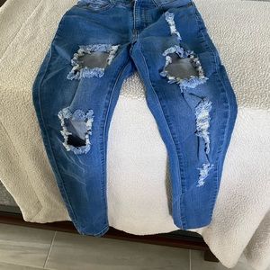 Fashion nova distressed skinny  jeans size 5